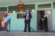 Глава городского округа Первоуральск Николай Козлов поздравил выпускников школ с последним звонком