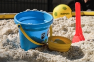100 песочниц с чистым и безопасным песком