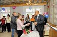 В день защиты детей молодых родителей поздравил Глава Первоуральска Николай Козлов