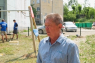 Депутаты «Единой России» продолжают устанавливать детские площадки