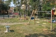 Депутаты «Единой России» продолжают устанавливать детские площадки