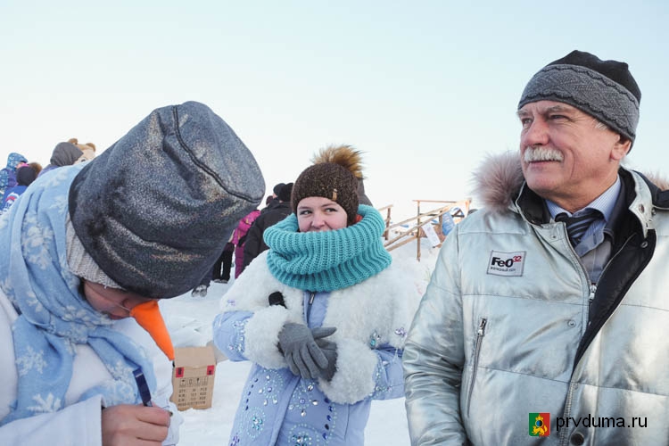 Депутаты «Единой России» проводят детские праздники летом и зимой