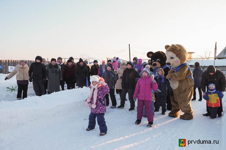 Депутаты «Единой России» проводят детские праздники летом и зимой