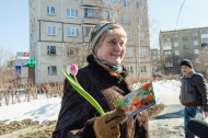 Депутаты «Единой России» 8 марта дарили женщинам цветы