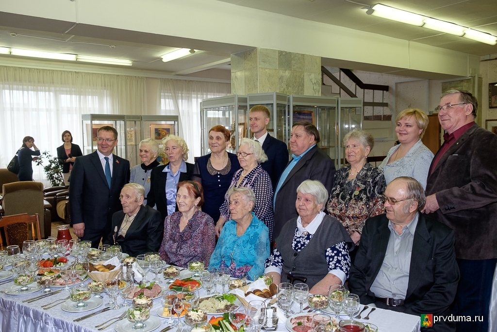 Депутаты-единороссы провели мероприятие для бывших узников концлагерей
