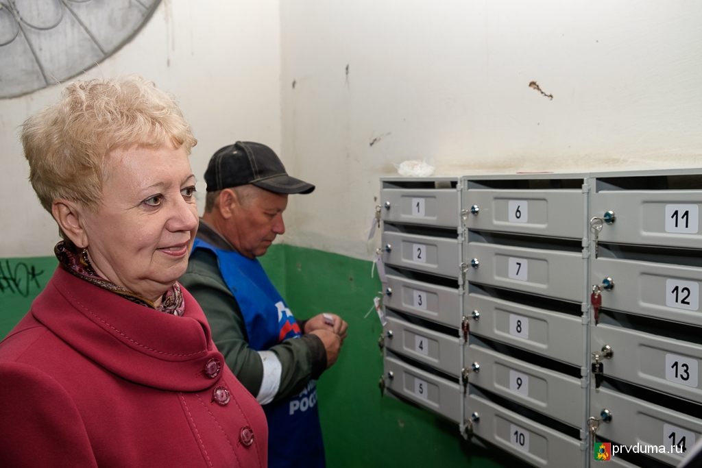 Депутаты «Единой России» продолжают устанавливать новые почтовые ящики