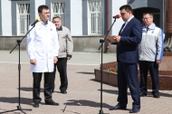 Депутаты «Единой России» поздравили новотрубников с днем рождения завода