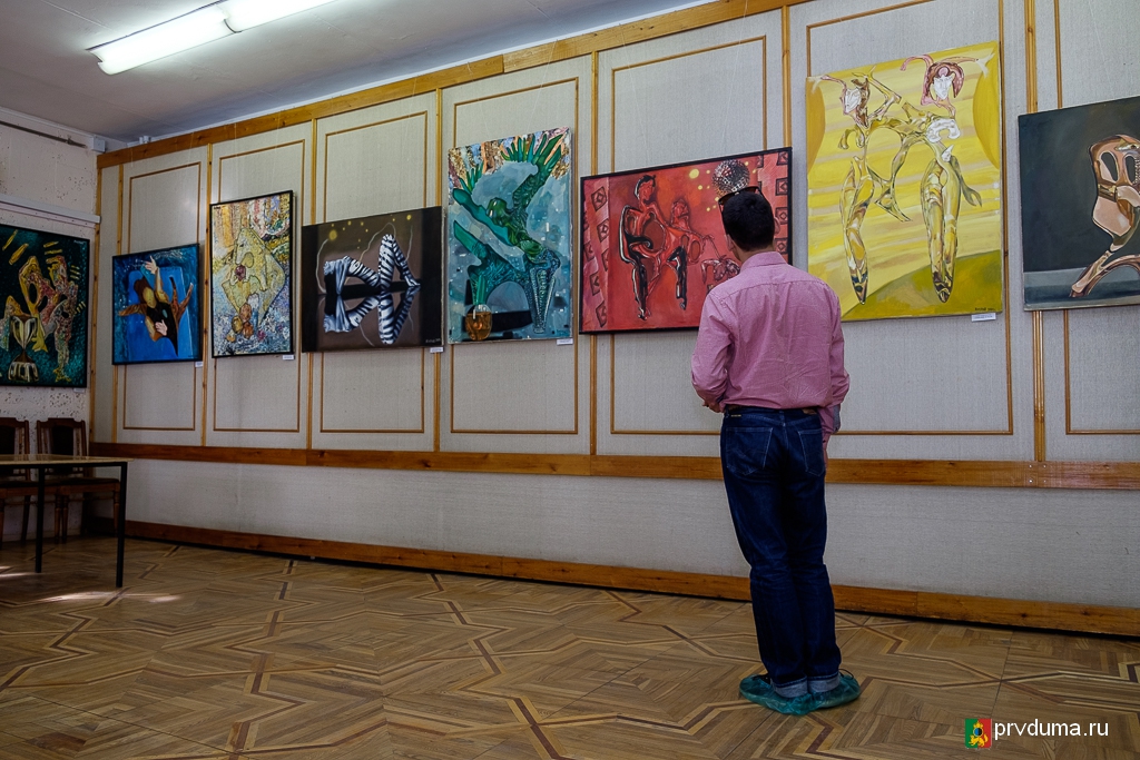Светлана Титова приглашает первоуральцев посетить выставку «Взгляд на мир»