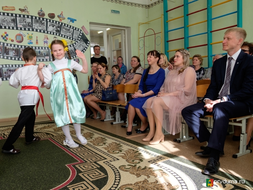 Станислав Ведерников поздравил педагогов и воспитанников детского сада в Кузино