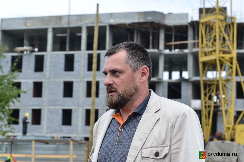 Назар Галат проконтролировал ход строительства дома в Вересовке