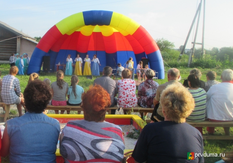 Александр Гильденмайстер помог организовать праздник в деревне Коновалово