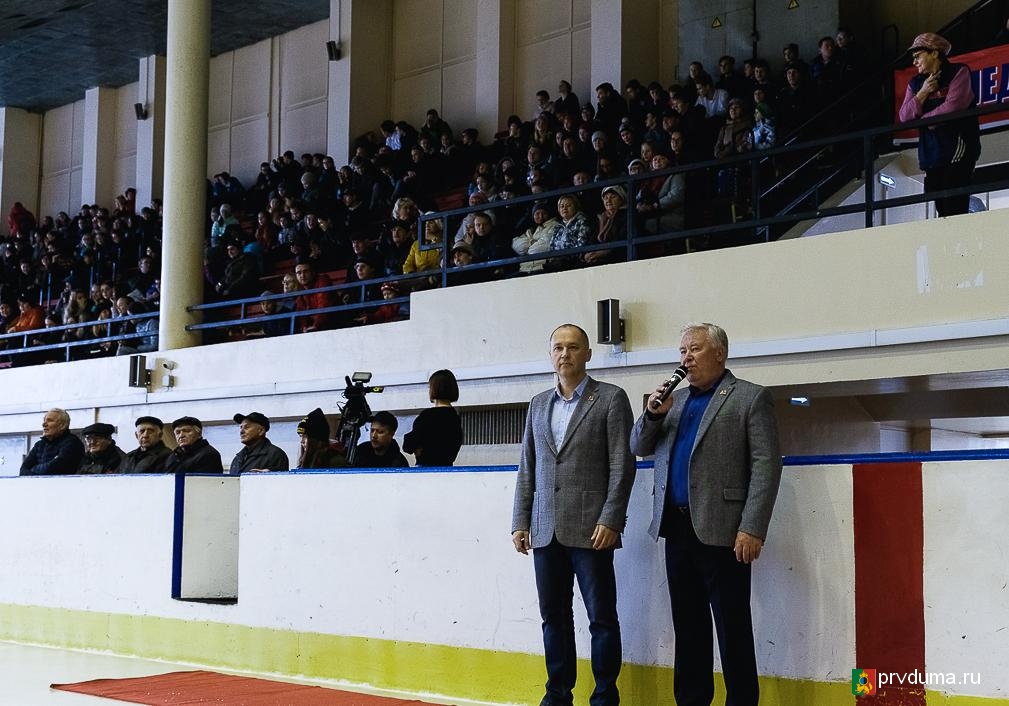 Эдуард Вольхин принял участие в спортивном празднике в честь 100-летия ВЛКСМ
