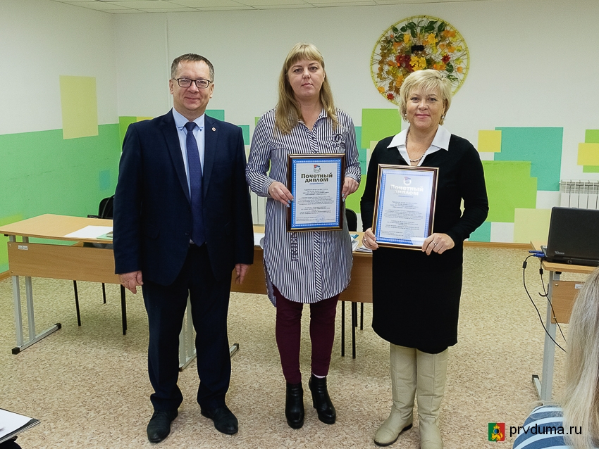 Владислав Изотов поздравил педагогов дополнительного образования с победой в областном конкурсе
