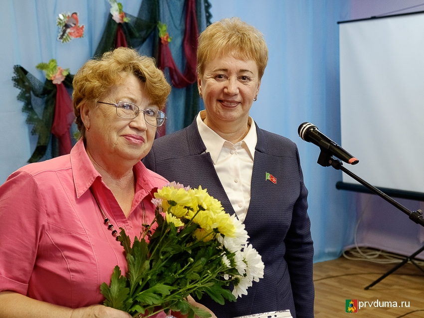 Депутаты поздравили народный хоровой ансамбль «Рябинушка» с юбилеем