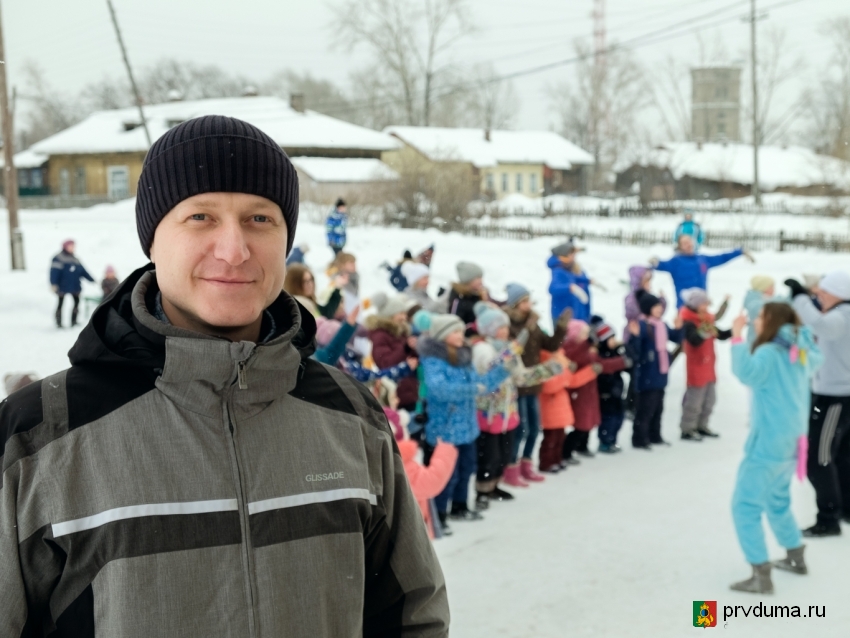 Станислав Ведерников организовал праздник для детей поселка Кузино
