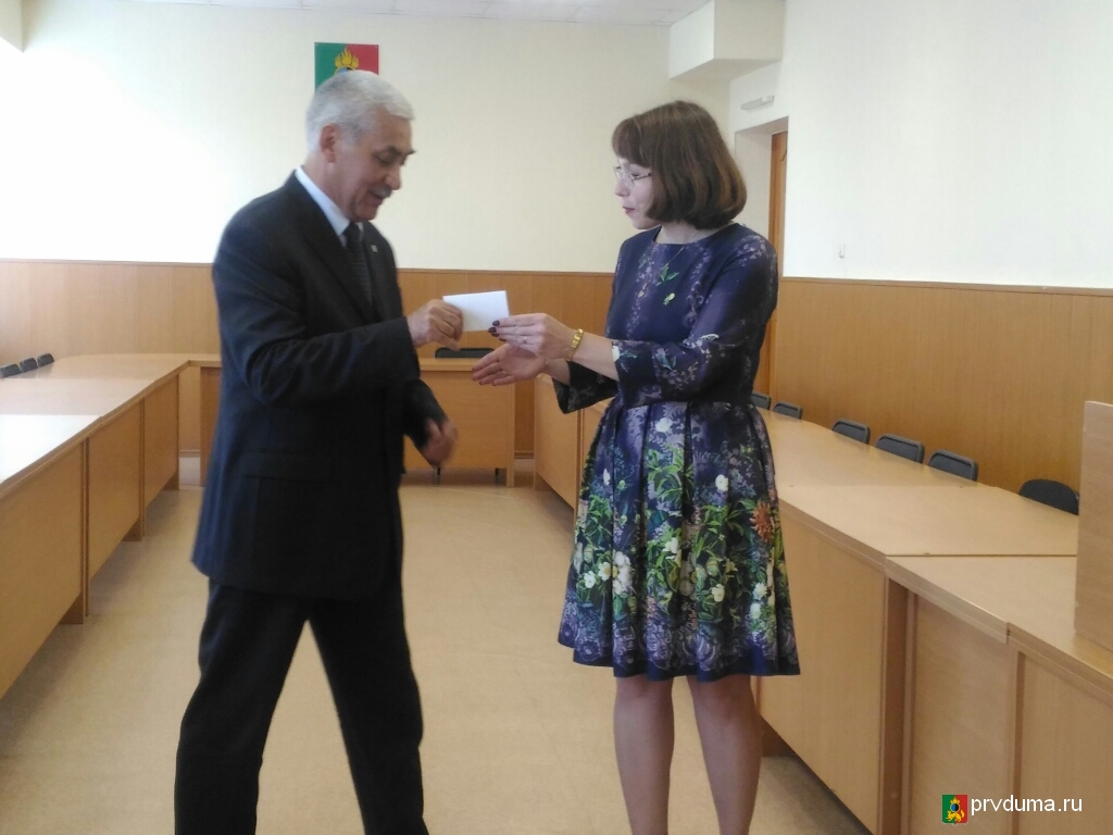 Эрим Хафизов получил удостоверение депутата