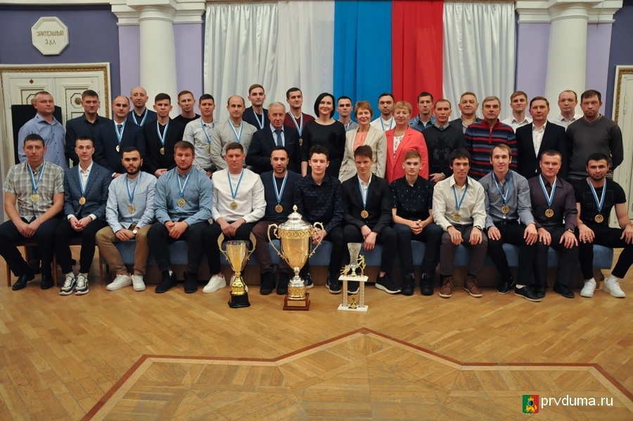 Галина Селькова поздравила  команду «Динур» с успешным футбольным сезоном
