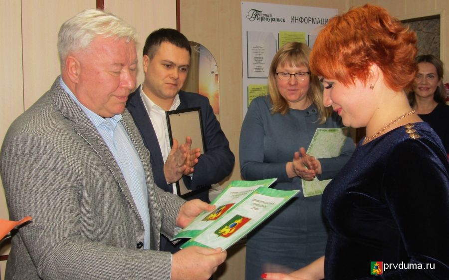 Эдуард Вольхин поздравил коллектив «Вечернего  Первоуральска»