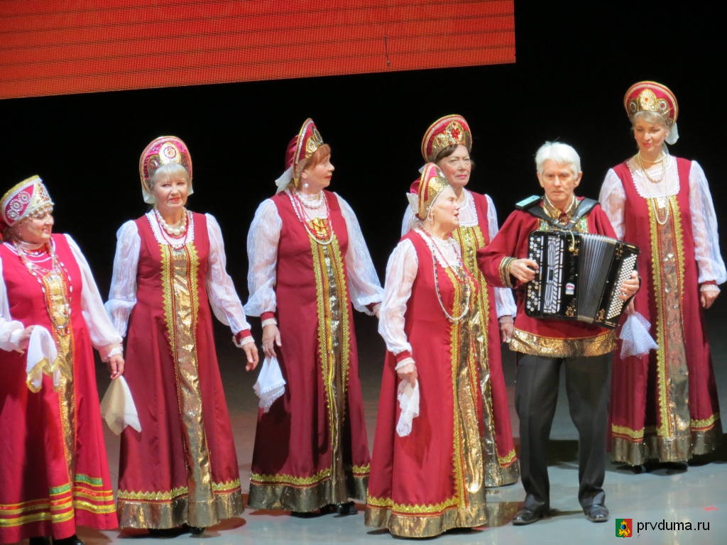 Депутаты поздравили с юбилеем хор русской песни «Калинушка»